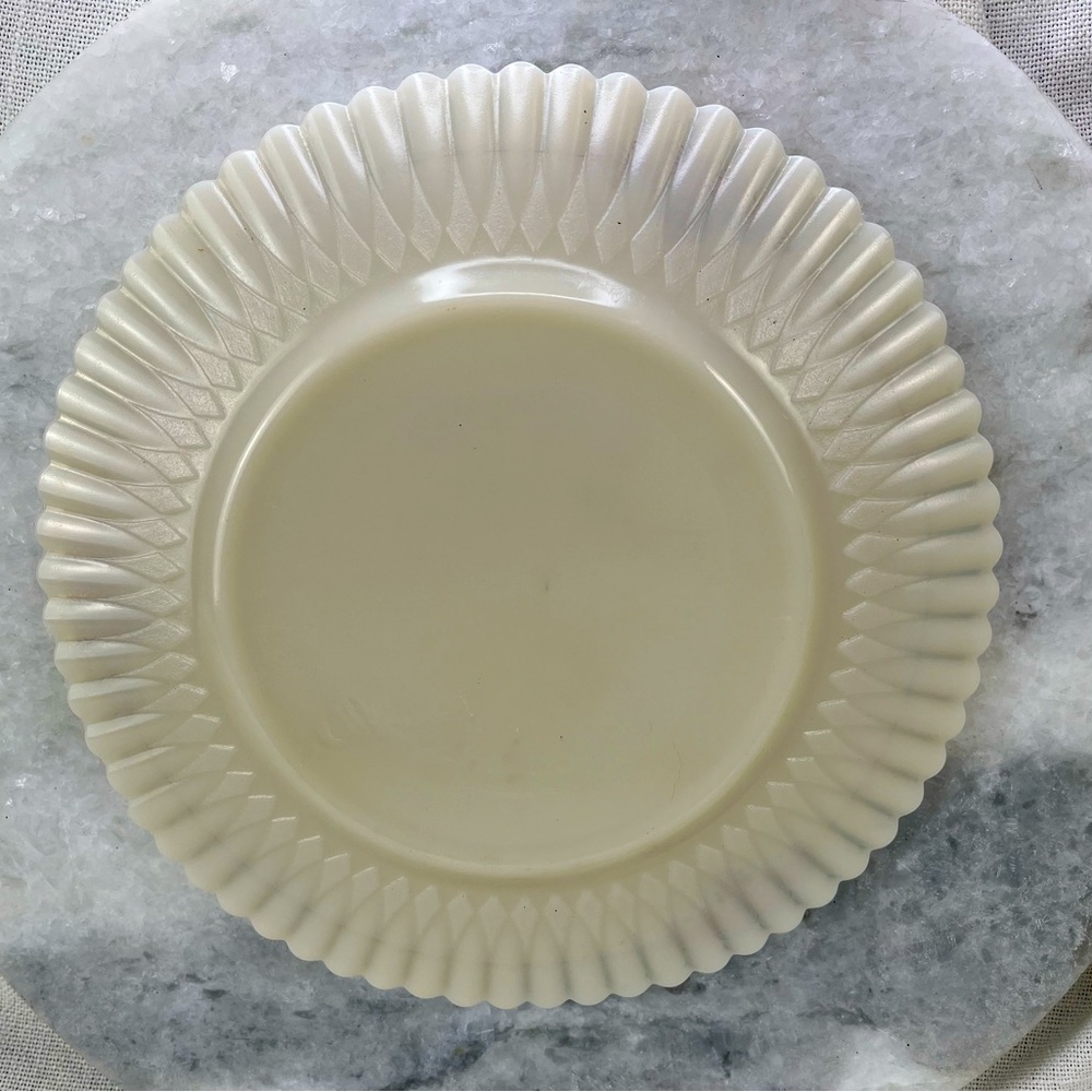 URANIUM Macbeth-Evans Regency Ivrene Petalware milk glass saucer and two plates